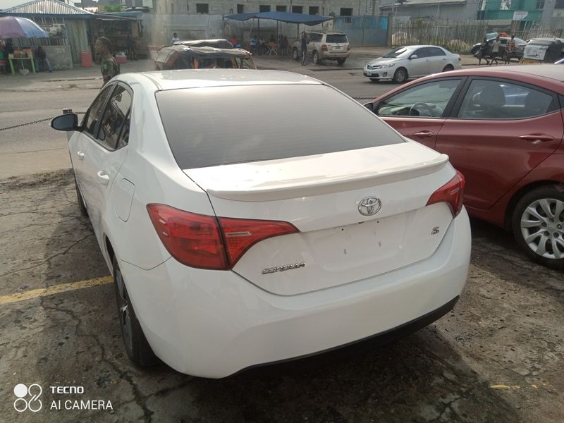 Thumbnail 4 of 2016 Toyota Corolla